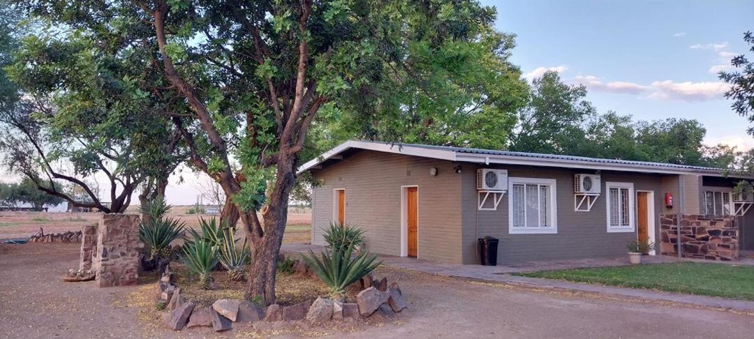 Koha Guesthouse Mariental Exteriér fotografie