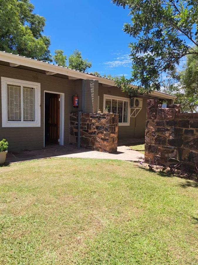 Koha Guesthouse Mariental Exteriér fotografie